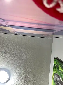 aavrdvh33 online show from 12/15/25, 09:53