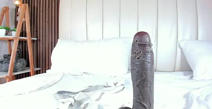 Snapshot of SandraMilerr chatting on 02/20/26, 06:19 SandraMilerr online show from 02/20/26, 06:19