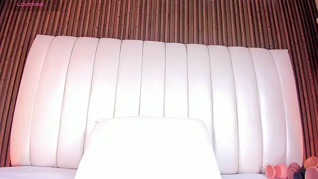 Snapshot of SandraMilerr chatting on 06/07/26, 04:18 SandraMilerr online show from 06/07/26, 04:18