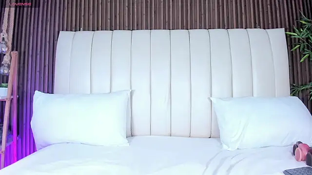 SandraMilerr online show from 11/15/25, 04:16