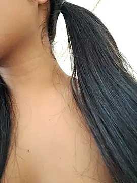 Snapshot of Michell_em chatting on 12/22/25, 06:52 Michell em online show from 12/22/25, 06:52