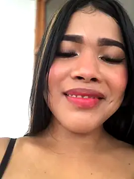 Snapshot of Michell_em chatting on 12/16/25, 06:34 Michell em online show from 12/16/25, 06:34