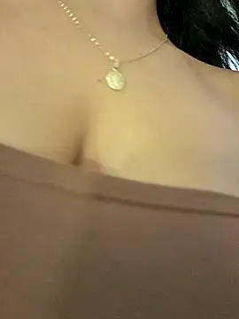 Snapshot of Michell_em chatting on 11/23/25, 03:44 Michell em online show from 11/23/25, 03:44