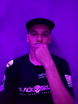 Snapshot of Thpaugrosso chatting on 11/25/25, 03:51 Thpaugrosso online show from 11/25/25, 03:51