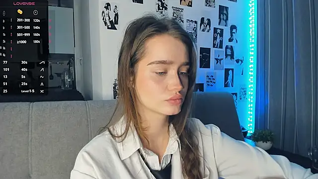 lovelyalivia online show from 11/12/25, 09:35