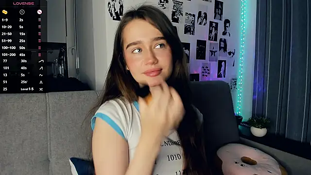 lovelyalivia online show from 11/22/25, 09:30