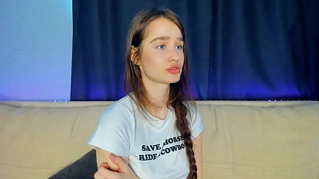 lovelyalivia online show from 04/24/26, 08:27