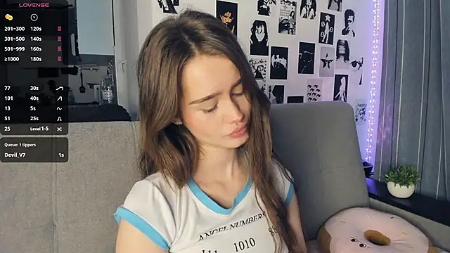 lovelyalivia online show from 11/11/25, 09:48