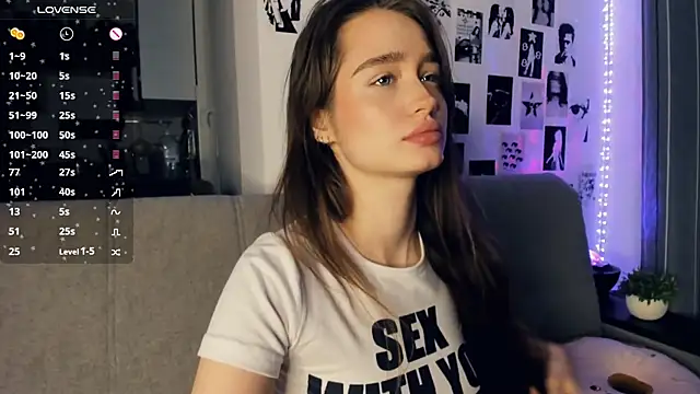 lovelyalivia online show from 12/22/25, 09:09