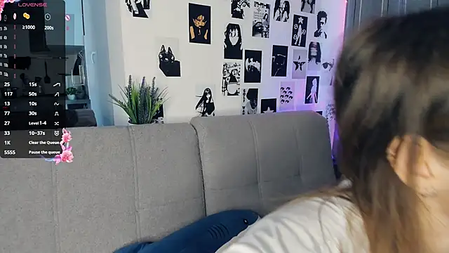 lovelyalivia online show from 10/26/25, 09:10