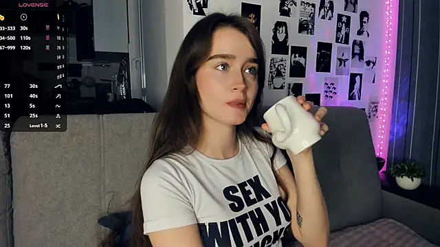 lovelyalivia online show from 11/27/25, 09:21