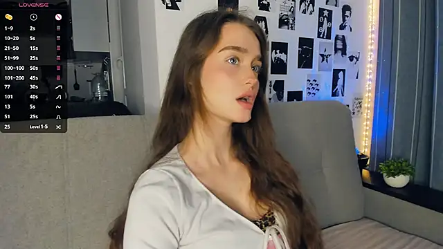 lovelyalivia online show from 11/14/25, 09:24