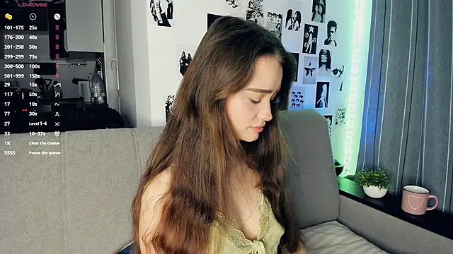 lovelyalivia online show from 11/18/25, 09:23