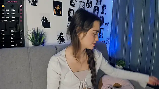 lovelyalivia online show from 10/25/25, 09:19