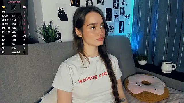 lovelyalivia online show from 10/22/25, 09:31