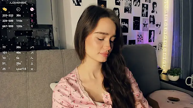 lovelyalivia online show from 12/16/25, 09:13