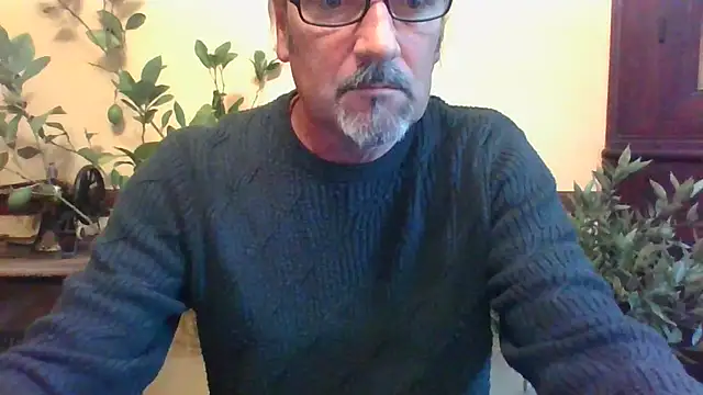 Snapshot of nastro1967 chatting on 11/24/25, 03:23 nastro1967 online show from 11/24/25, 03:23