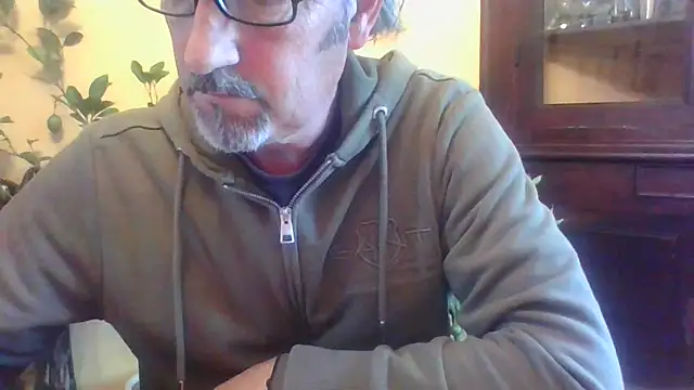 Snapshot of nastro1967 chatting on 11/29/25, 02:06 nastro1967 online show from 11/29/25, 02:06