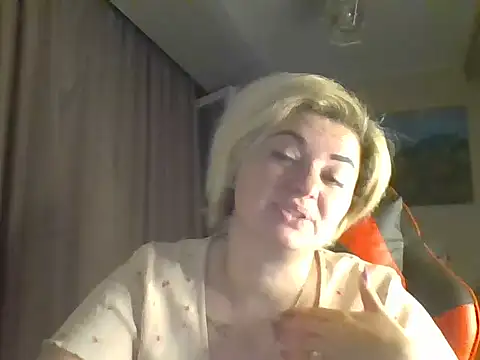Snapshot of Wymini chatting on 09/13/25, 02:00 Wymini online show from 09/13/25, 02:00