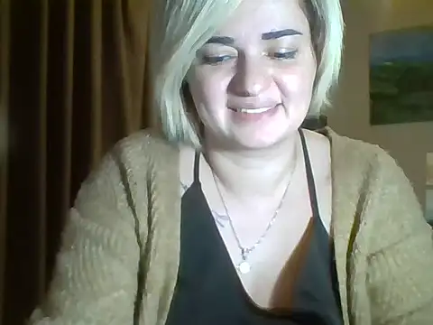 Snapshot of Wymini chatting on 10/19/25, 09:06 Wymini online show from 10/19/25, 09:06