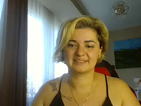 Snapshot of Wymini chatting on 09/16/25, 11:11 Wymini online show from 09/16/25, 11:11