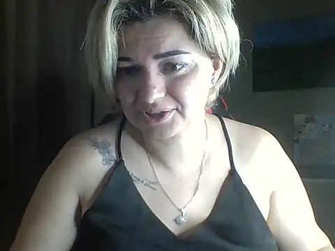 Snapshot of Wymini chatting on 10/03/25, 10:11 Wymini online show from 10/03/25, 10:11