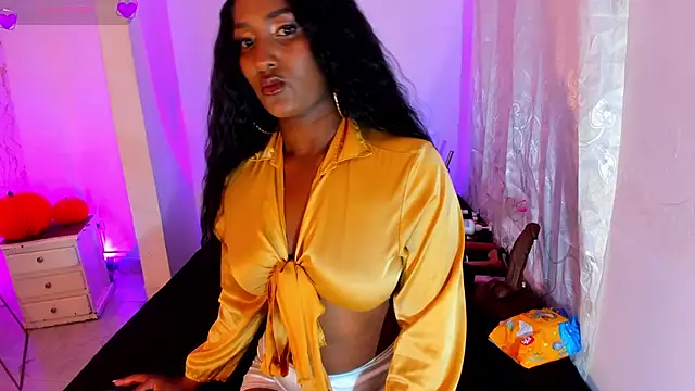 NAOMY COOPER online show from 10/28/25, 08:41