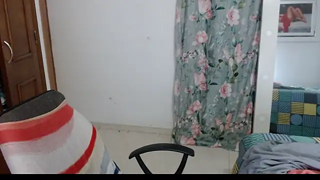 Snapshot of alejandralatina chatting on 09/19/25, 10:19 alejandralatina online show from 09/19/25, 10:19