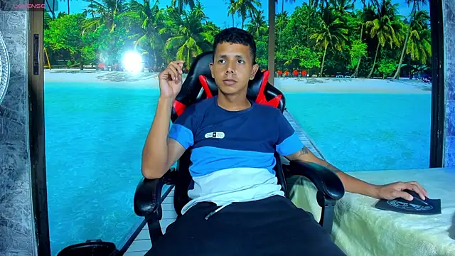 Snapshot of BigMonstercoks69 chatting on 09/25/25, 02:06 BigMonstercoks69 online show from 09/25/25, 02:06