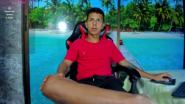 Snapshot of BigMonstercoks69 chatting on 09/26/25, 02:29 BigMonstercoks69 online show from 09/26/25, 02:29