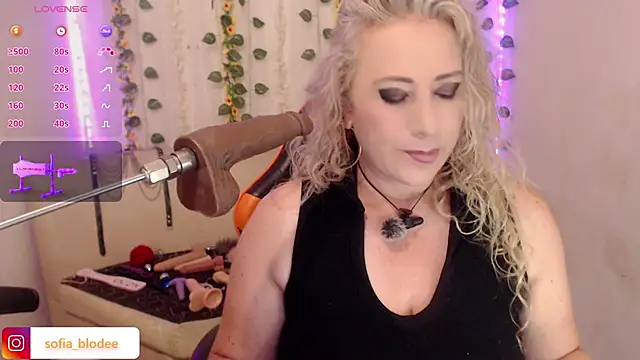 sofiacurvy 45 online show from 05/20/26, 09:01