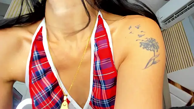 Snapshot of Mhia_Sweet_ chatting on 10/03/25, 03:35 Mhia Sweet online show from 10/03/25, 03:35