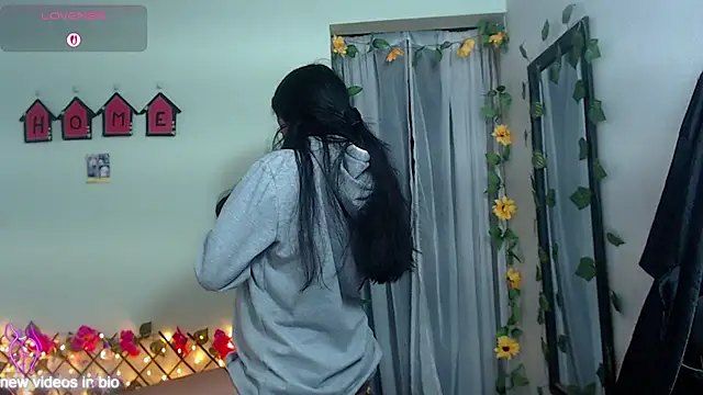 Snapshot of Angie_Lee01 chatting on 10/09/25, 11:22 Angie Lee01 online show from 10/09/25, 11:22