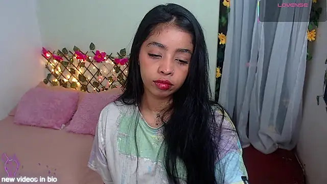 Snapshot of Angie_Lee01 chatting on 09/18/25, 12:41 Angie Lee01 online show from 09/18/25, 12:41
