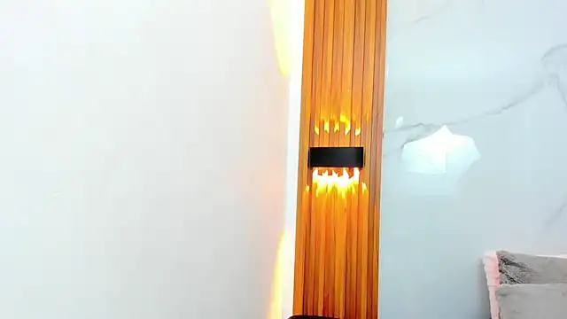 IsabellaMonet online show from 12/16/25, 11:03