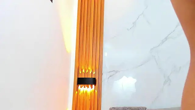 IsabellaMonet online show from 11/24/25, 11:21