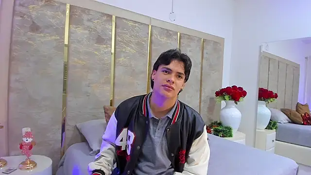 BenitoSaenz online show from 12/22/25, 12:05