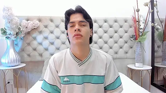 BenitoSaenz online show from 11/25/25, 12:05