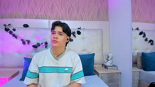 BenitoSaenz online show from 12/04/25, 12:37