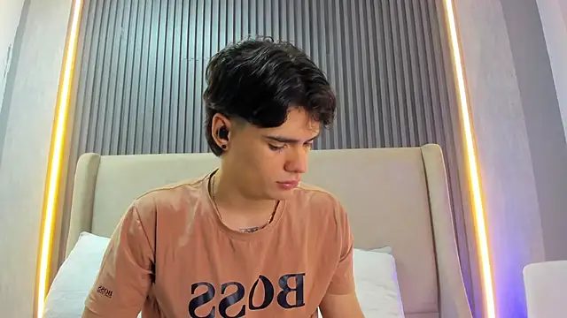 BenitoSaenz online show from 11/11/25, 10:54