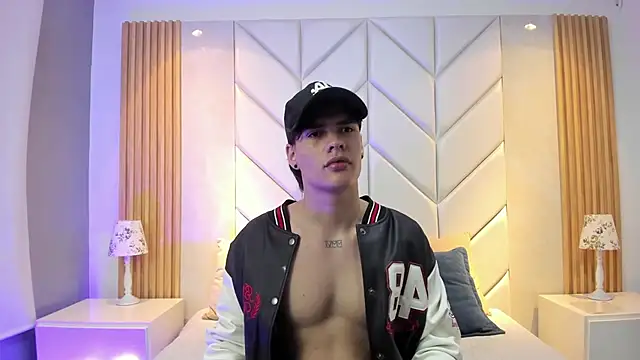 BenitoSaenz online show from 12/14/25, 04:01