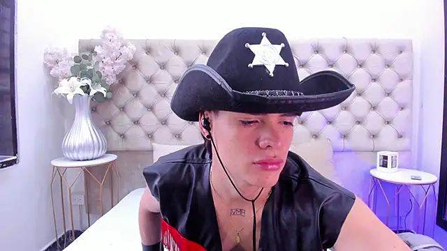 BenitoSaenz online show from 10/31/25, 12:13