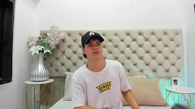 BenitoSaenz online show from 11/04/25, 11:58