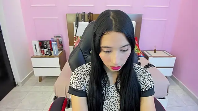 IVONNEPARKER6 online show from 12/19/25, 07:38