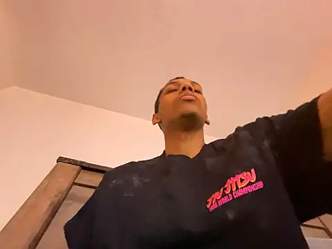 Snapshot of zeeeky_33deep chatting on 04/16/26, 05:30 zeeeky 33deep online show from 04/16/26, 05:30