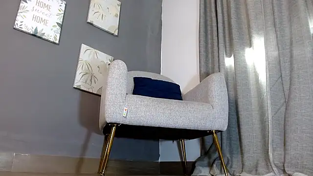 Snapshot of emily_ox0 chatting on 02/13/26, 06:19 emily ox0 online show from 02/13/26, 06:19