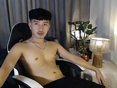 Snapshot of cute_richard24 chatting on 12/14/25, 01:12 cute richard24 online show from 12/14/25, 01:12