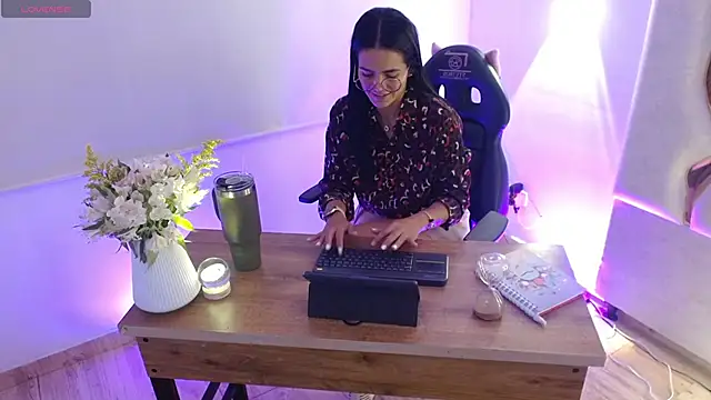 Rosalind tay online show from 10/24/25, 10:58