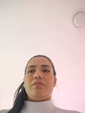 Snapshot of Rosalind_tay chatting on 05/18/26, 12:10 Rosalind tay online show from 05/18/26, 12:10