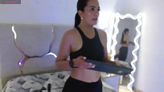 Rosalind tay online show from 11/10/25, 03:00